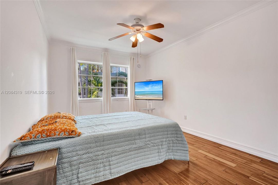 For Rent: $3,000 (2 beds, 1 baths, 690 Square Feet)