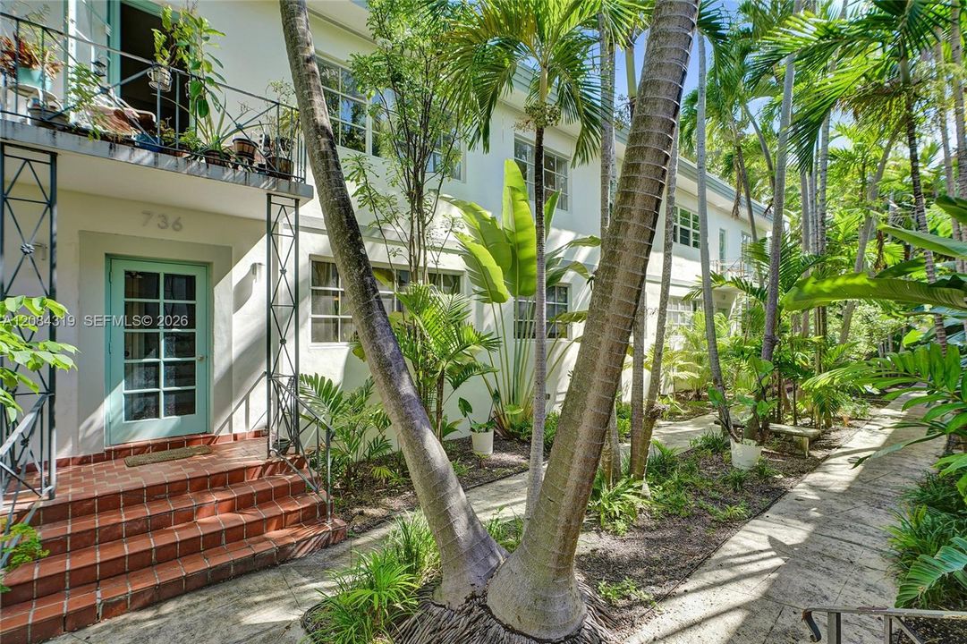 For Rent: $3,000 (2 beds, 1 baths, 690 Square Feet)