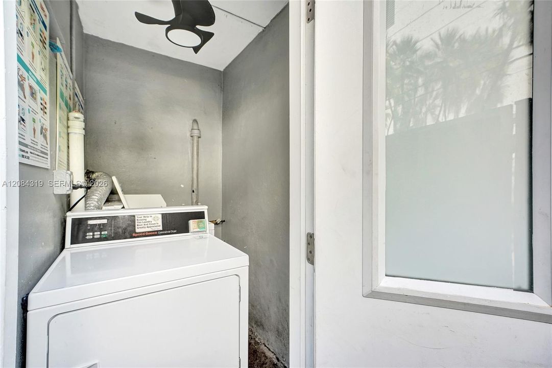 For Rent: $3,000 (2 beds, 1 baths, 690 Square Feet)