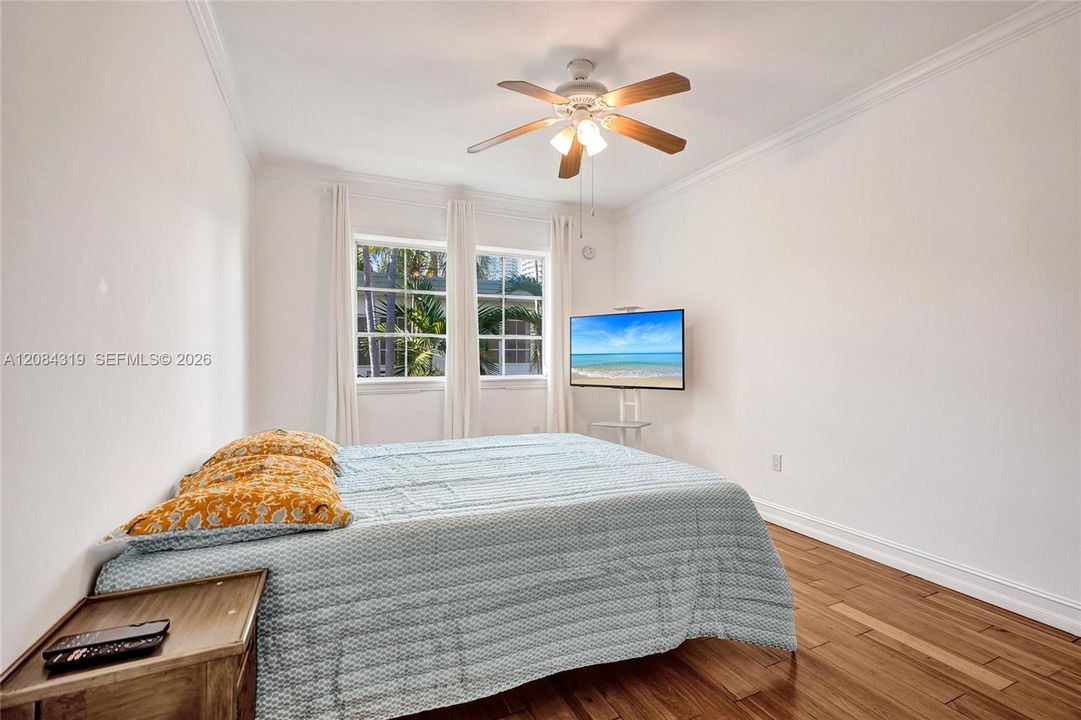 For Rent: $3,000 (2 beds, 1 baths, 690 Square Feet)
