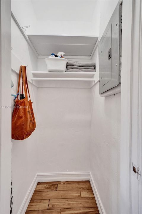 For Rent: $3,000 (2 beds, 1 baths, 690 Square Feet)
