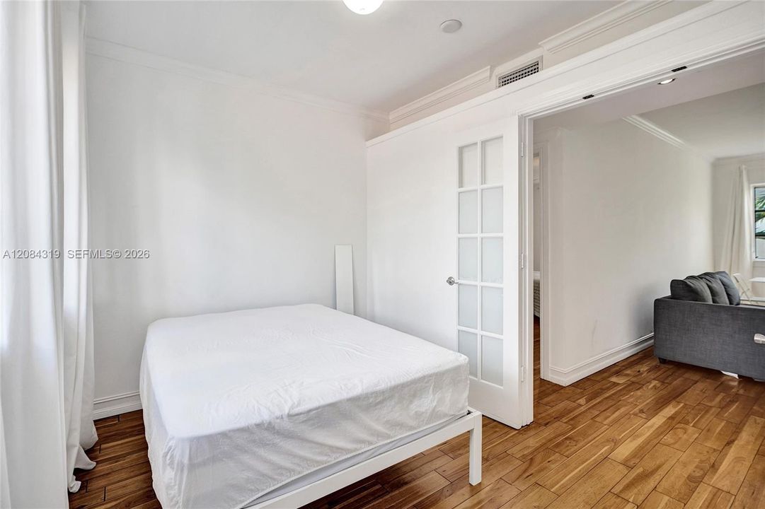 For Rent: $3,000 (2 beds, 1 baths, 690 Square Feet)