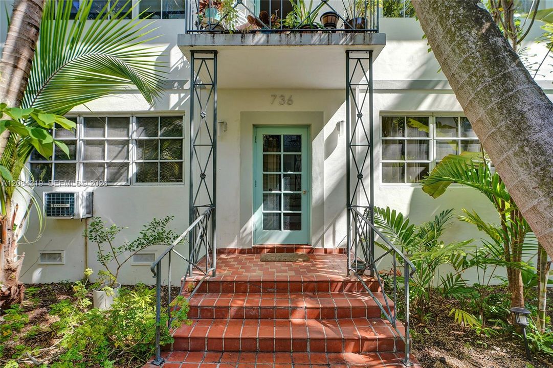 For Rent: $3,000 (2 beds, 1 baths, 690 Square Feet)