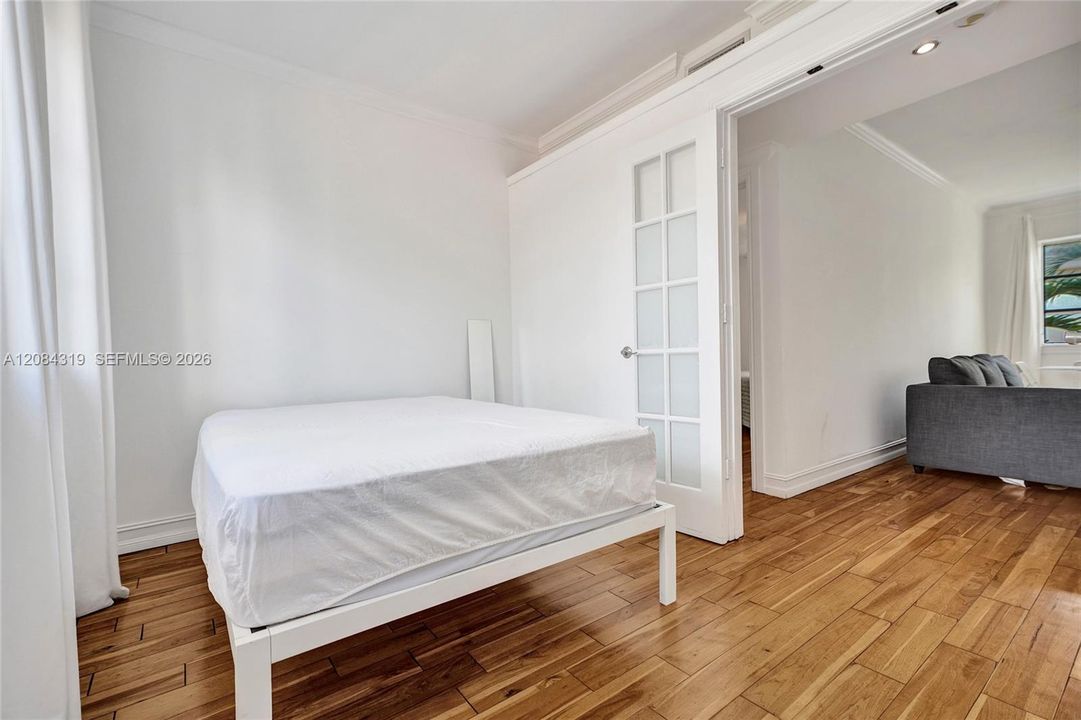 For Rent: $3,000 (2 beds, 1 baths, 690 Square Feet)
