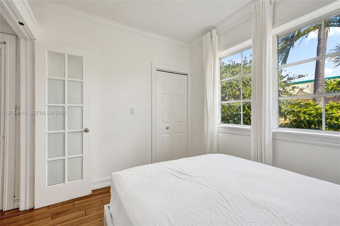 For Rent: $3,000 (2 beds, 1 baths, 690 Square Feet)
