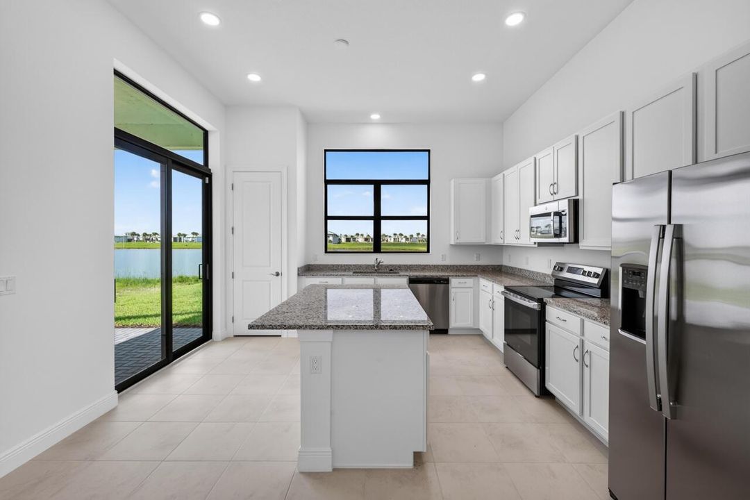 7920 SW Andrea Way-009
