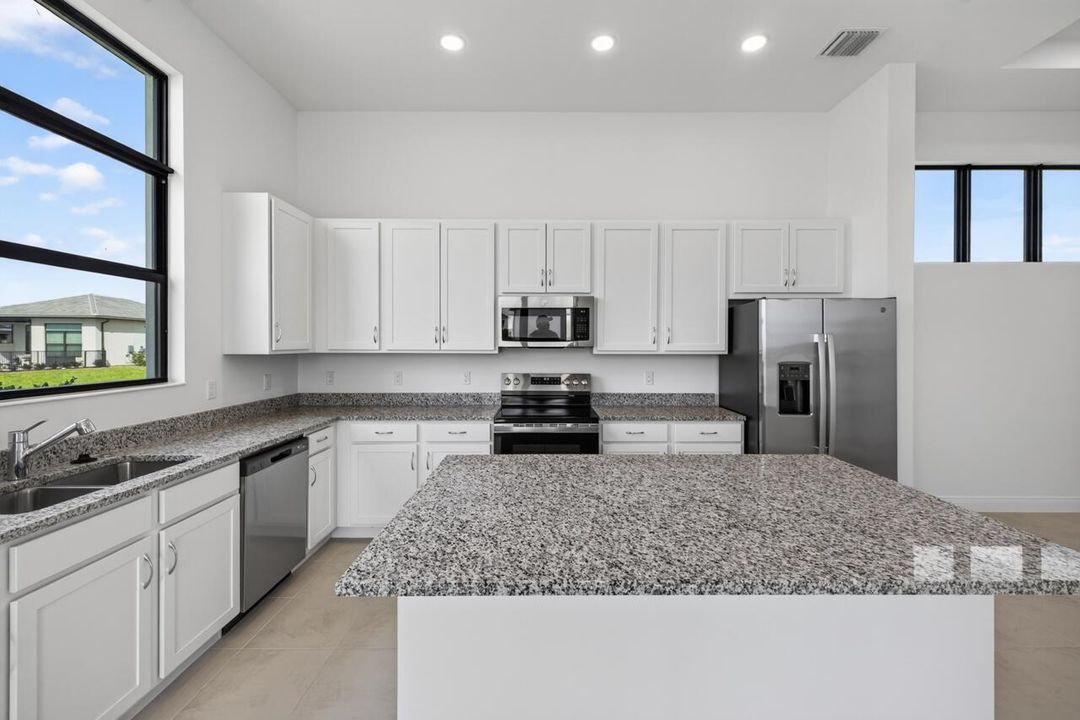 7920 SW Andrea Way-011