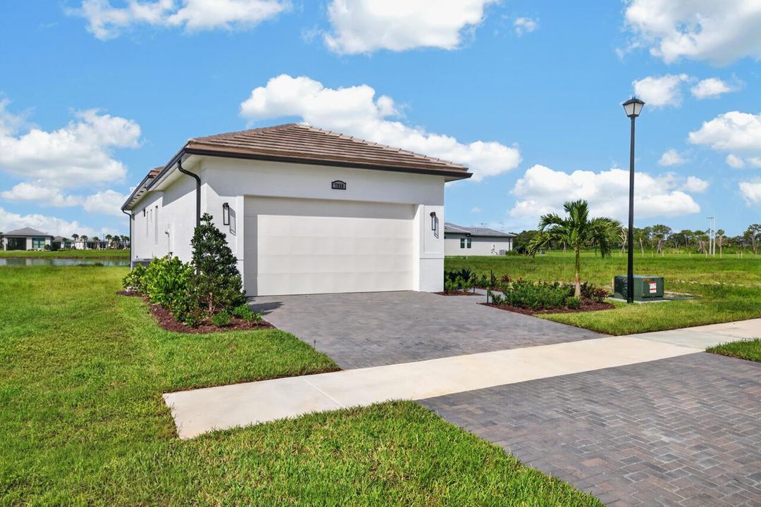 7920 SW Andrea Way-001