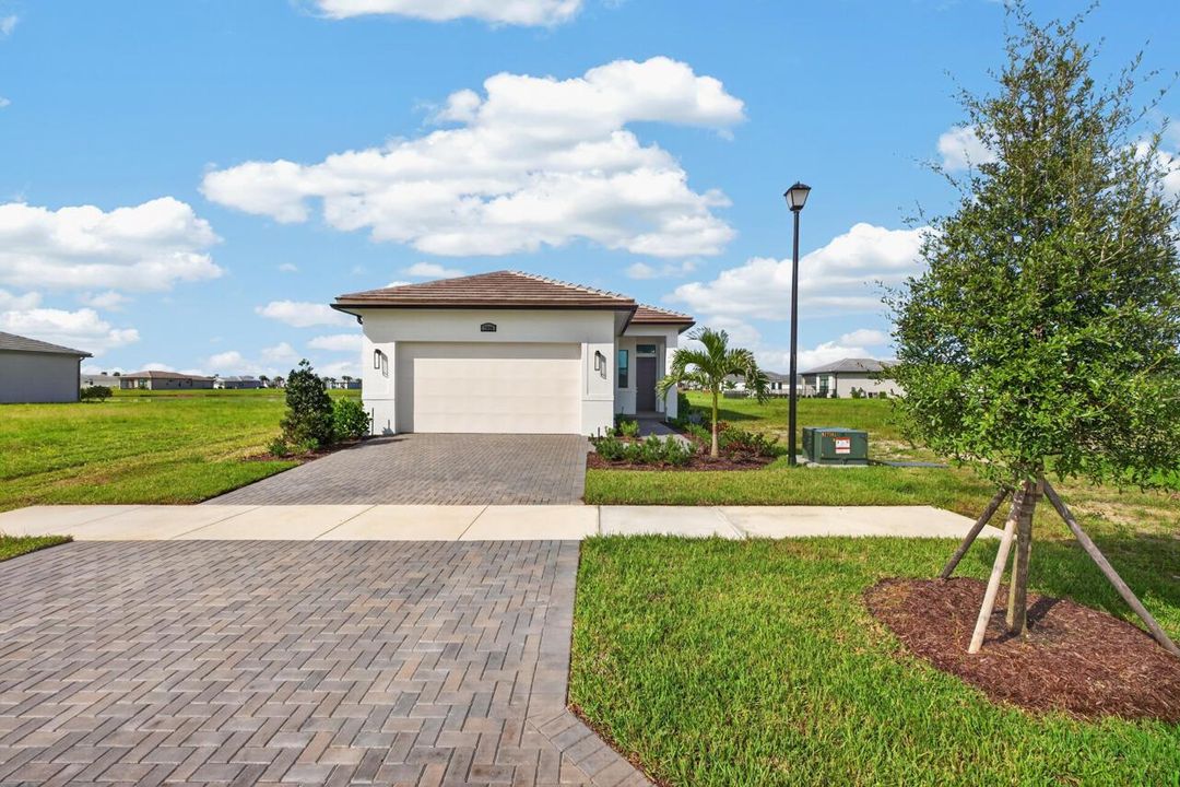 7920 SW Andrea Way-002