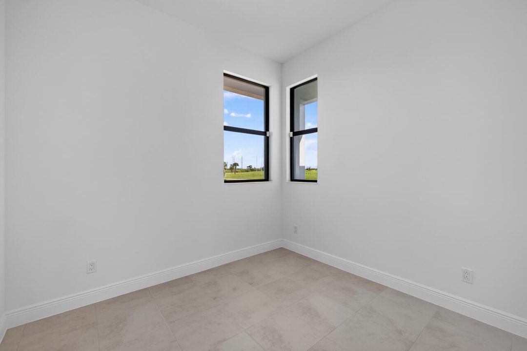 7920 SW Andrea Way-027
