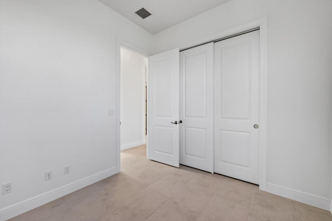 7920 SW Andrea Way-028