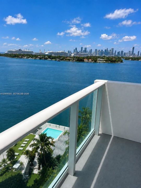 For Rent: $3,500 (1 beds, 1 baths, 994 Square Feet)