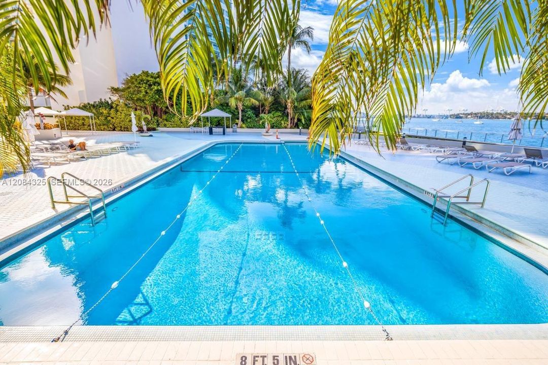 For Rent: $3,500 (1 beds, 1 baths, 994 Square Feet)