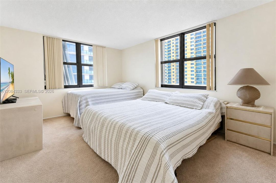 For Sale: $449,000 (2 beds, 2 baths, 1400 Square Feet)