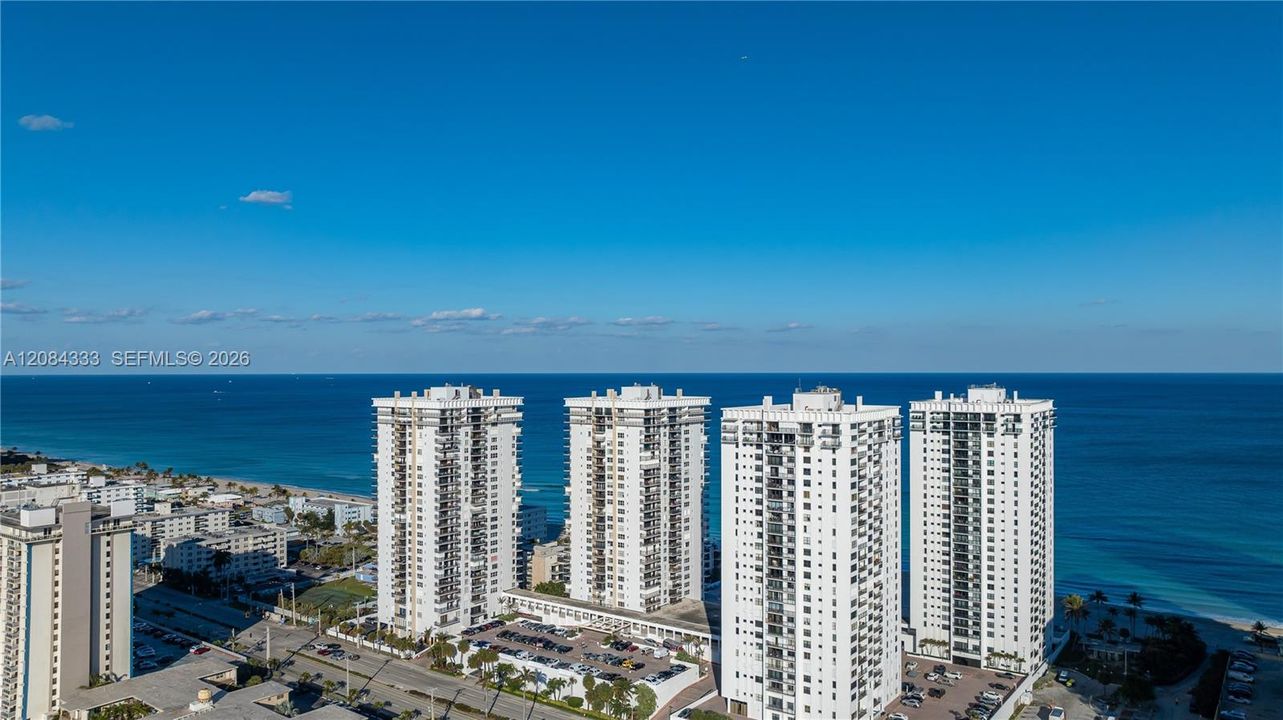 For Sale: $449,000 (2 beds, 2 baths, 1400 Square Feet)
