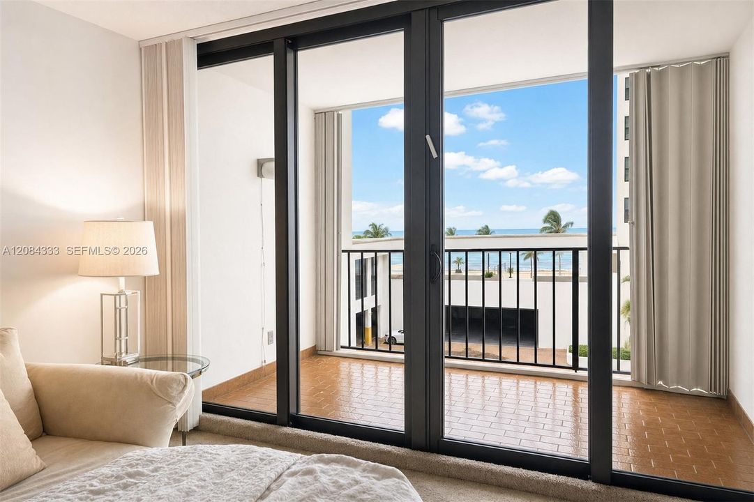 For Sale: $449,000 (2 beds, 2 baths, 1400 Square Feet)