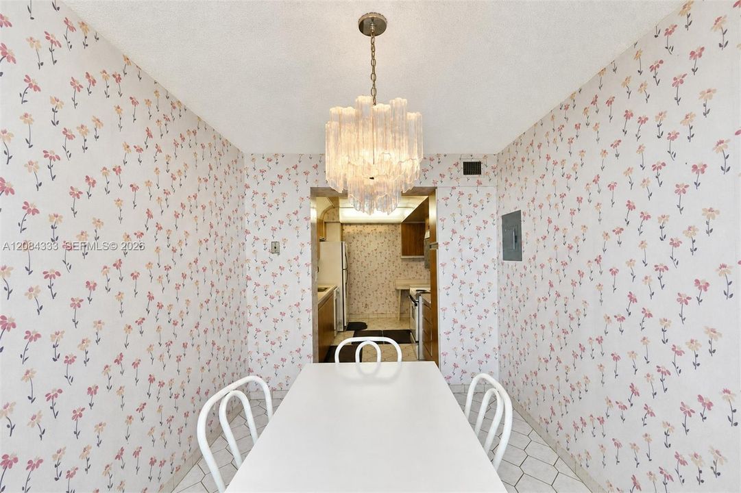 For Sale: $449,000 (2 beds, 2 baths, 1400 Square Feet)