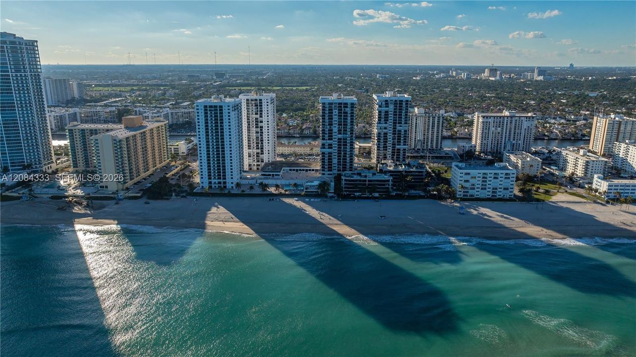 For Sale: $449,000 (2 beds, 2 baths, 1400 Square Feet)