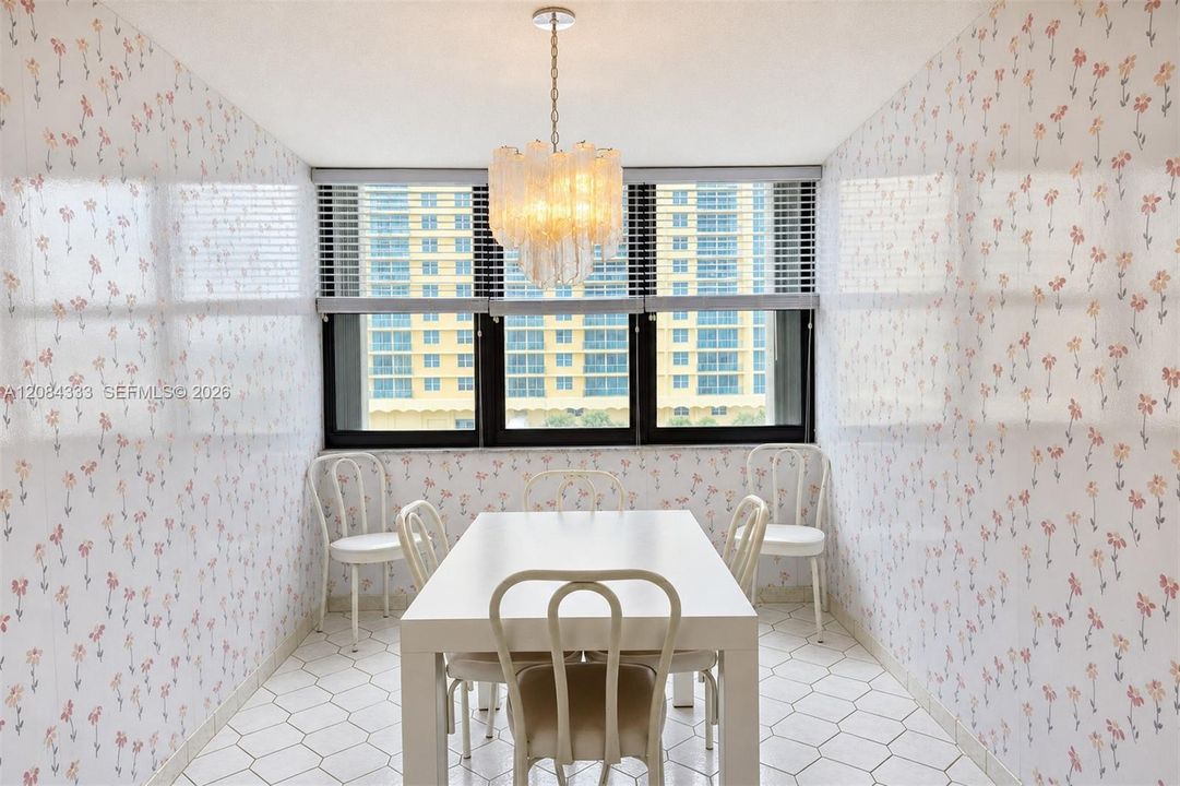 For Sale: $449,000 (2 beds, 2 baths, 1400 Square Feet)