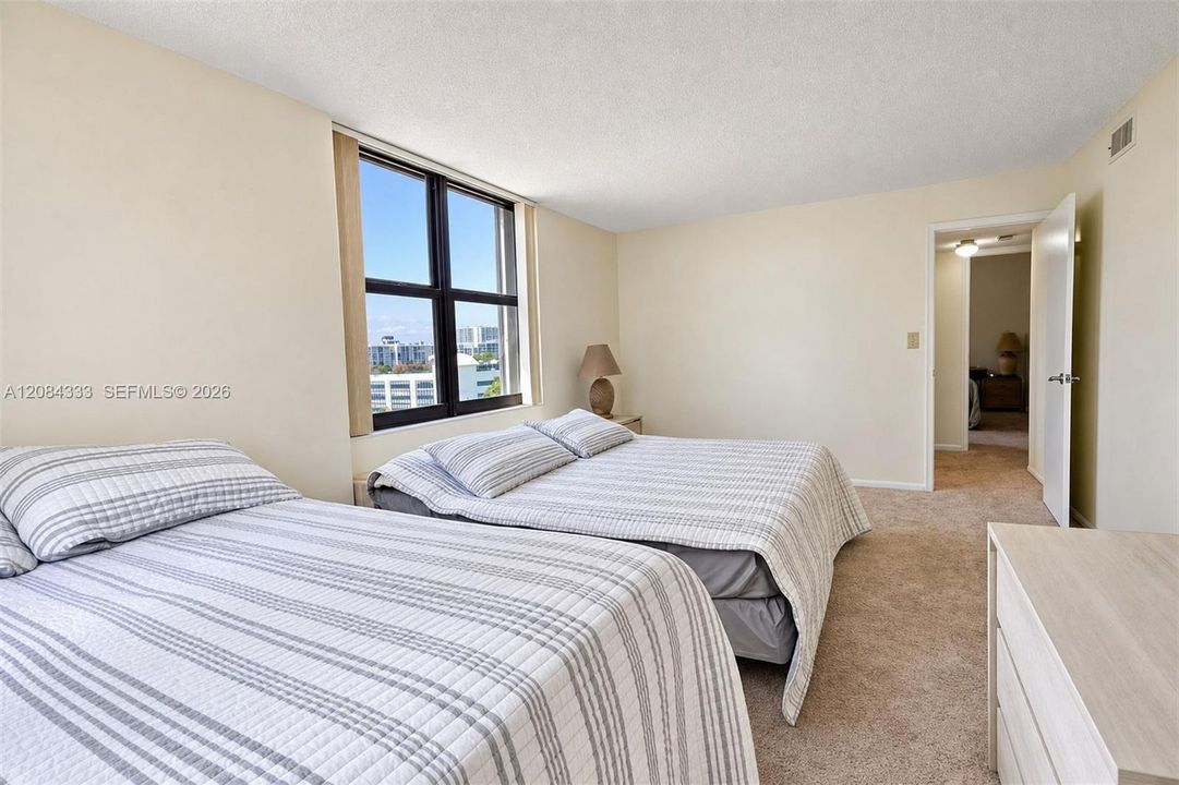 For Sale: $449,000 (2 beds, 2 baths, 1400 Square Feet)