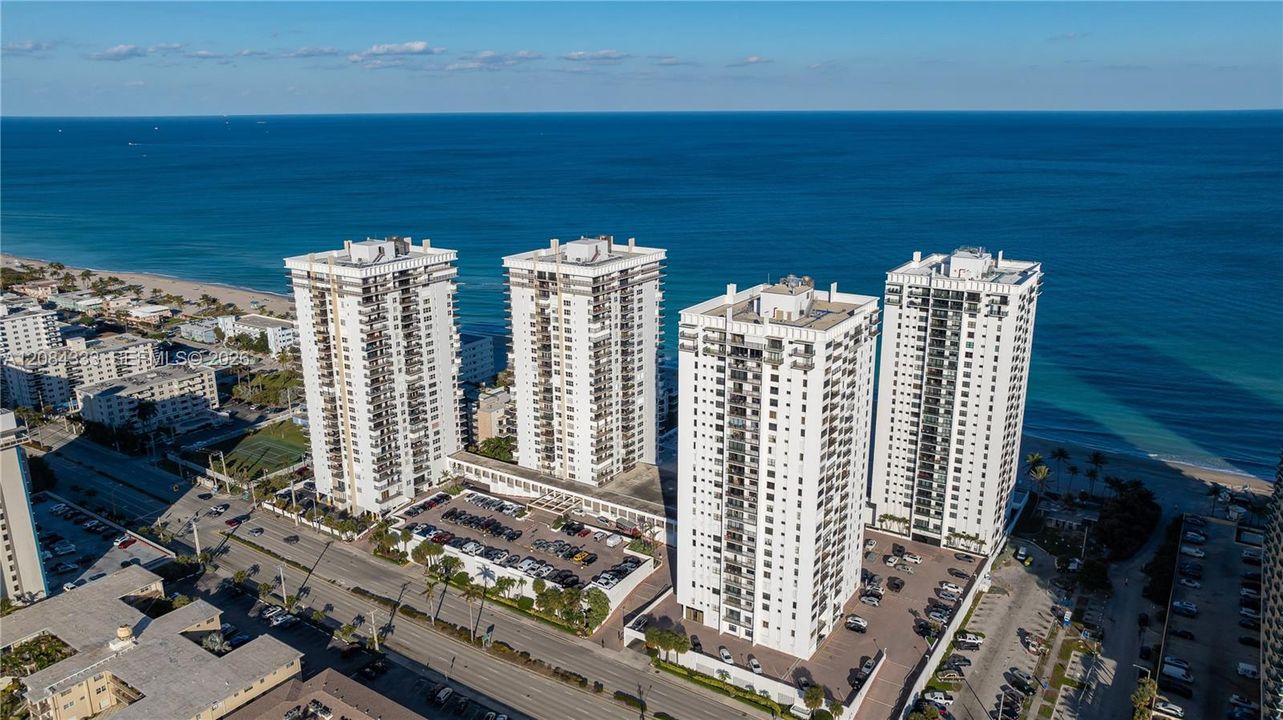 For Sale: $449,000 (2 beds, 2 baths, 1400 Square Feet)
