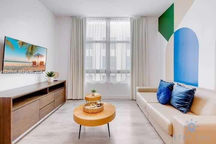 For Sale: $415,000 (1 beds, 1 baths, 608 Square Feet)