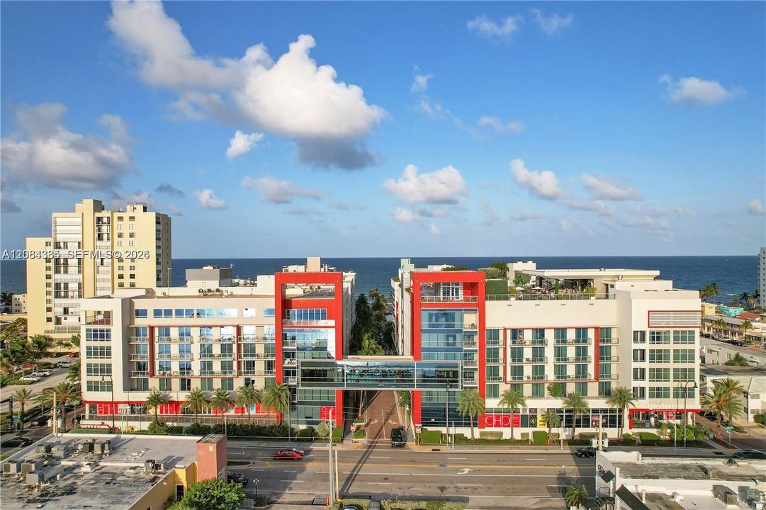 For Sale: $415,000 (1 beds, 1 baths, 608 Square Feet)