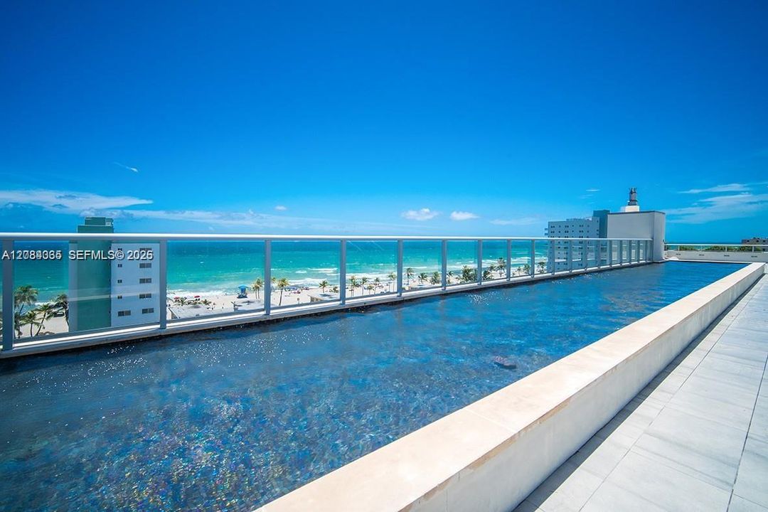 For Sale: $415,000 (1 beds, 1 baths, 608 Square Feet)
