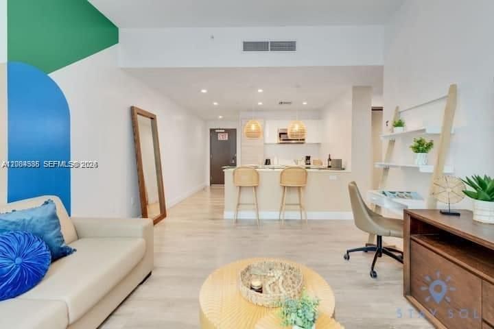 For Sale: $415,000 (1 beds, 1 baths, 608 Square Feet)