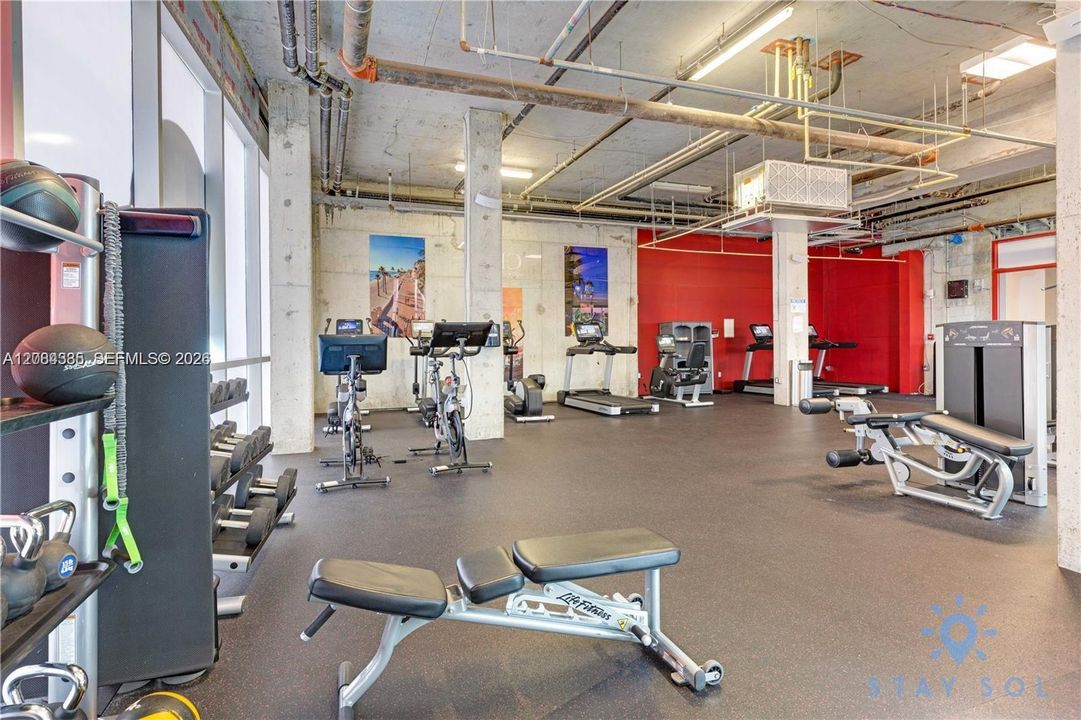 For Sale: $415,000 (1 beds, 1 baths, 608 Square Feet)