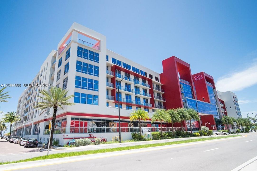 For Sale: $415,000 (1 beds, 1 baths, 608 Square Feet)