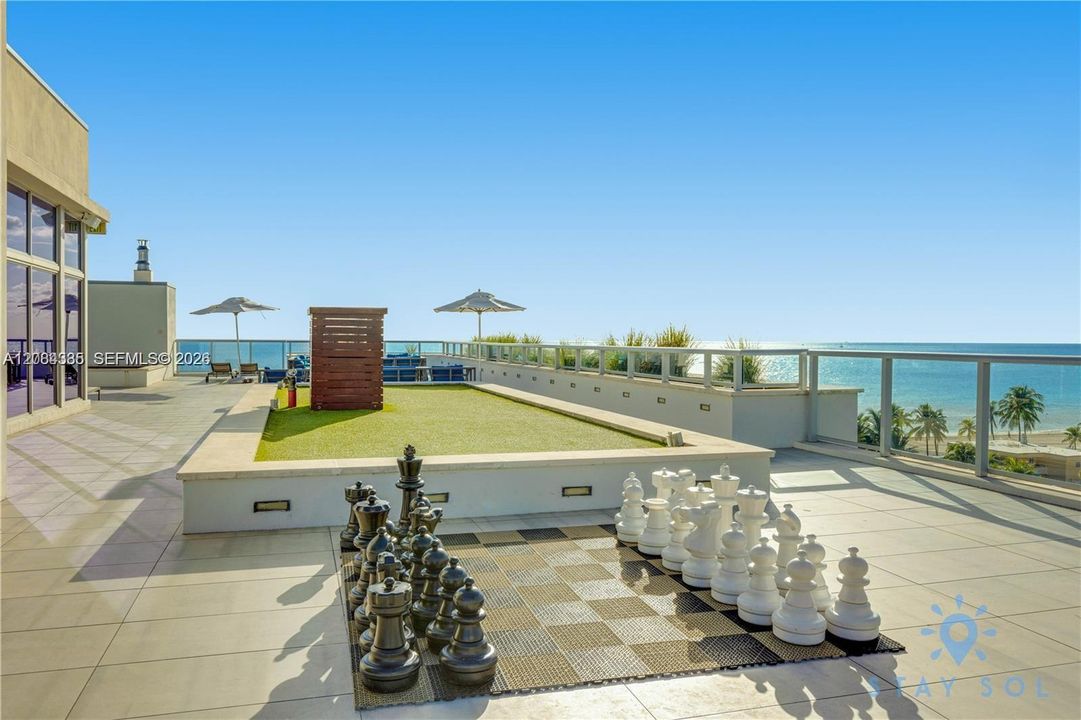For Sale: $415,000 (1 beds, 1 baths, 608 Square Feet)