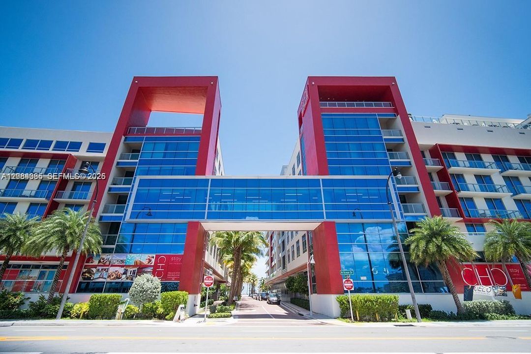 For Sale: $415,000 (1 beds, 1 baths, 608 Square Feet)