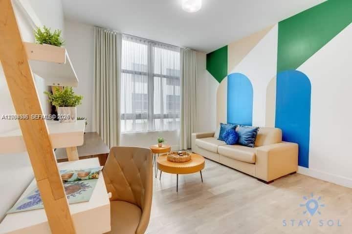 For Sale: $415,000 (1 beds, 1 baths, 608 Square Feet)