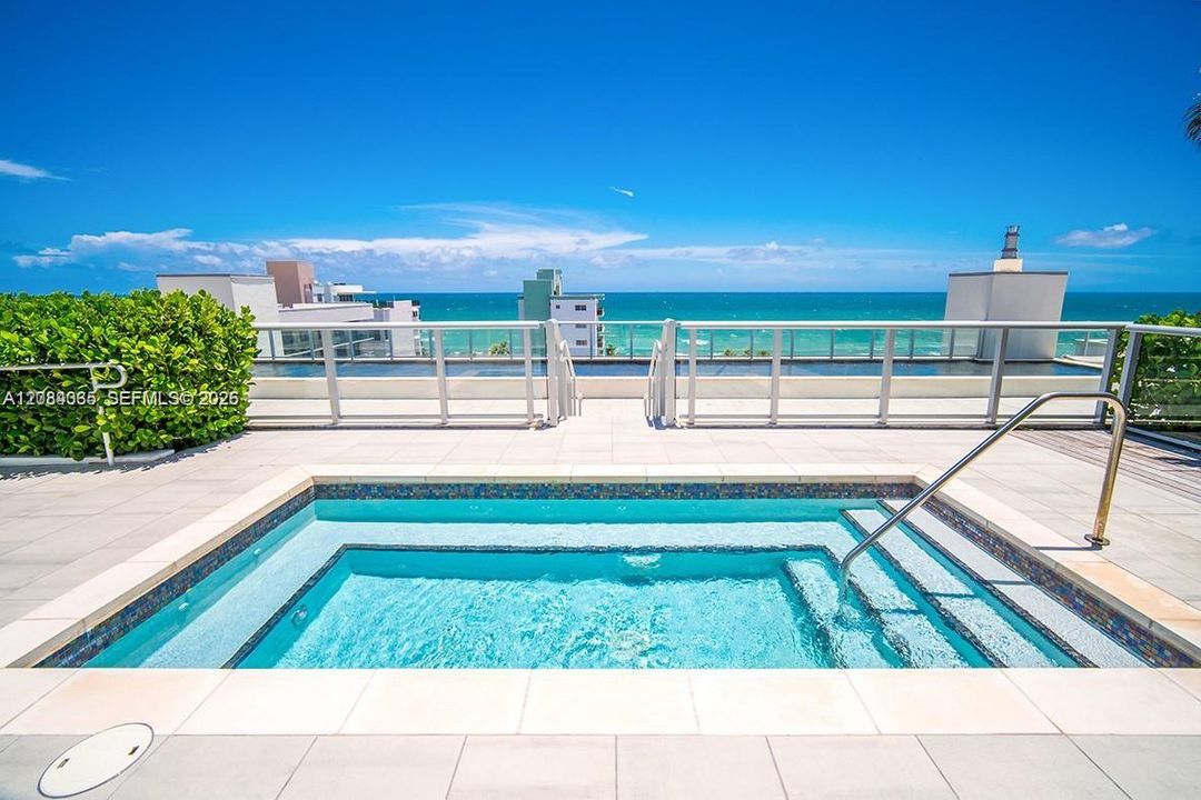 For Sale: $415,000 (1 beds, 1 baths, 608 Square Feet)