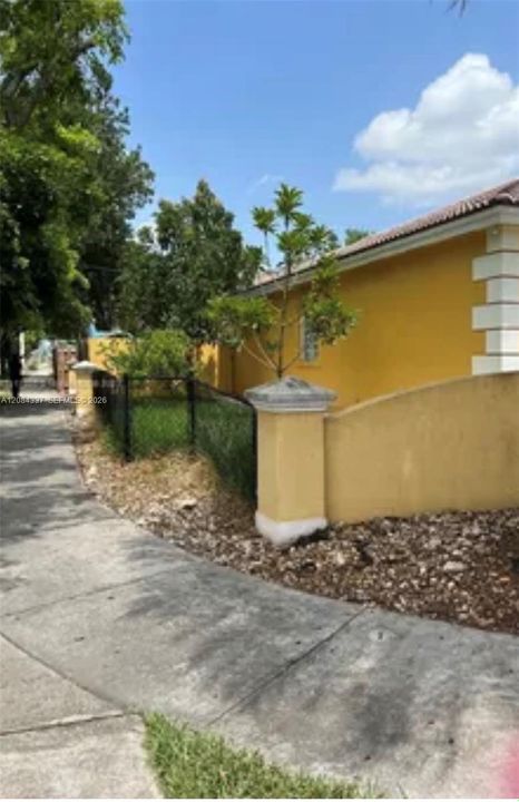 For Sale: $365,000 (3 beds, 2 baths, 1189 Square Feet)