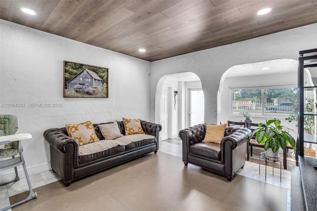 En Venta: $485,000 (3 camas, 2 baños, 1362 Pies cuadrados)