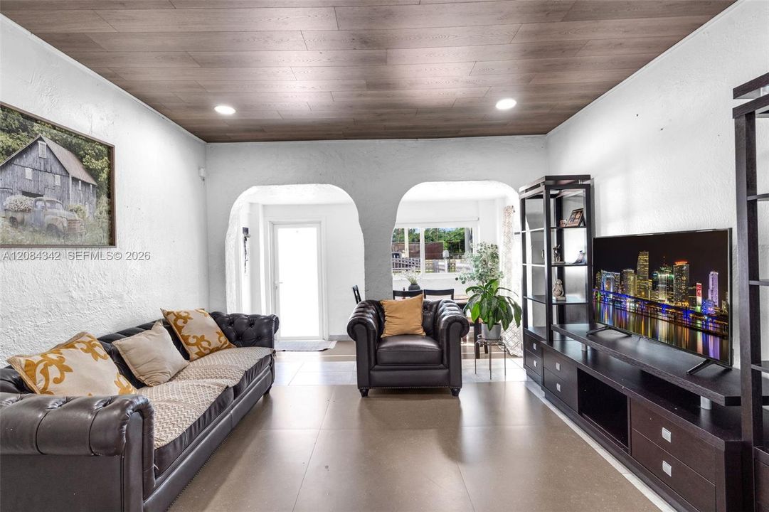 En Venta: $485,000 (3 camas, 2 baños, 1362 Pies cuadrados)