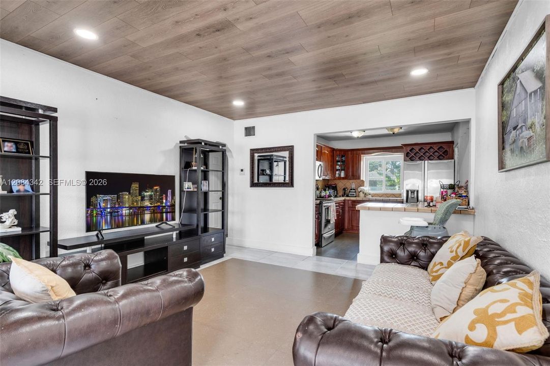 En Venta: $485,000 (3 camas, 2 baños, 1362 Pies cuadrados)