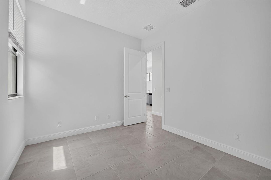 Second Guest Bedroom (1)
