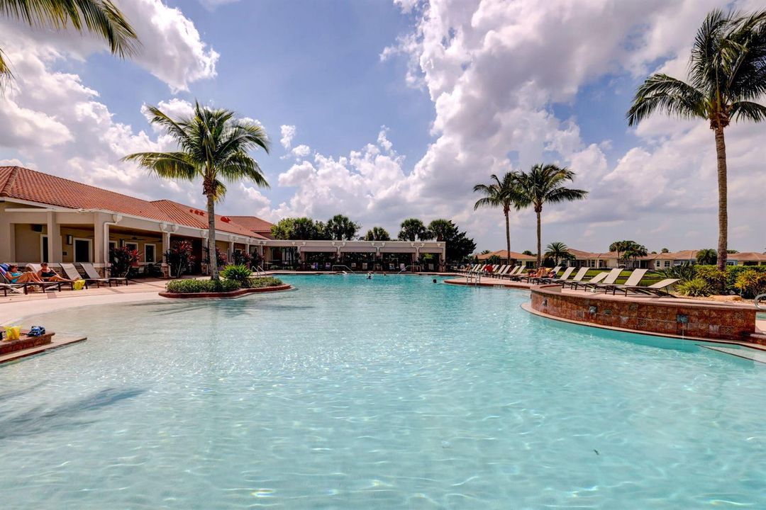Resort Style Pool (2)