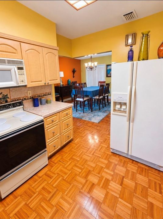 En Venta: $555,000 (3 camas, 2 baños, 1232 Pies cuadrados)