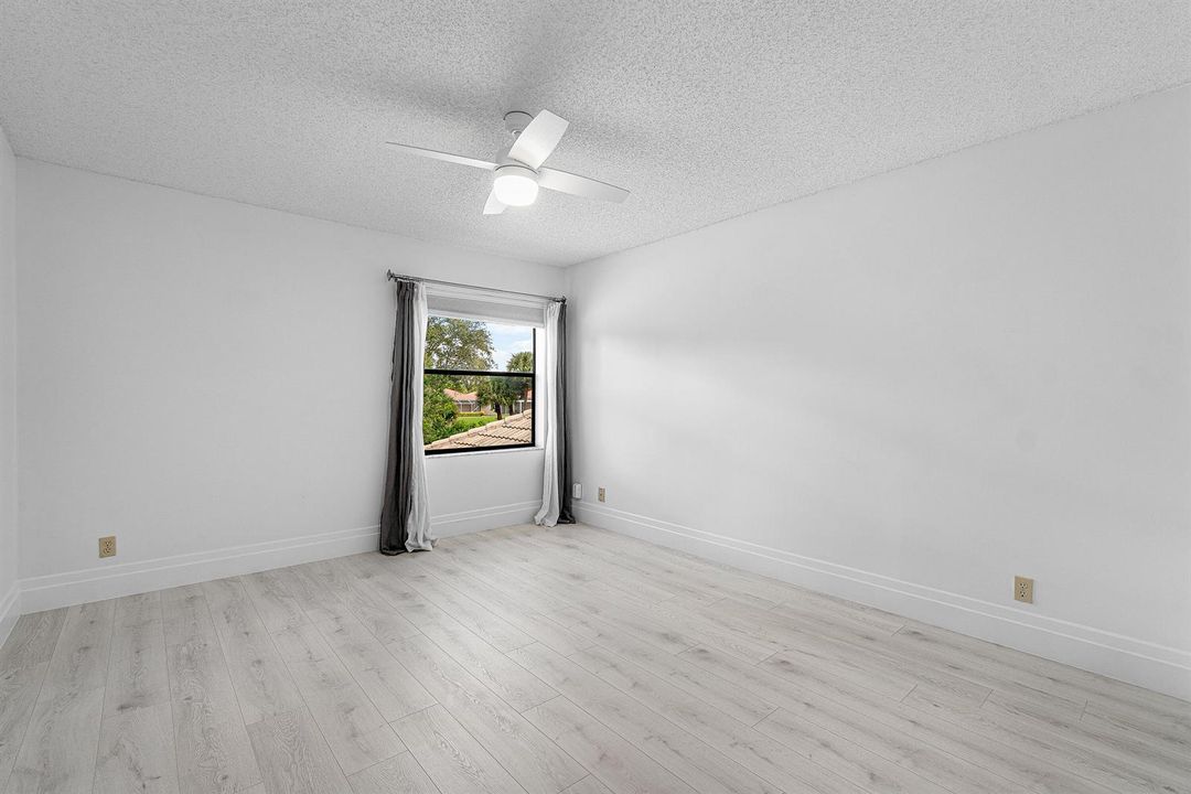 Upstairs Guest Bedroom 2
