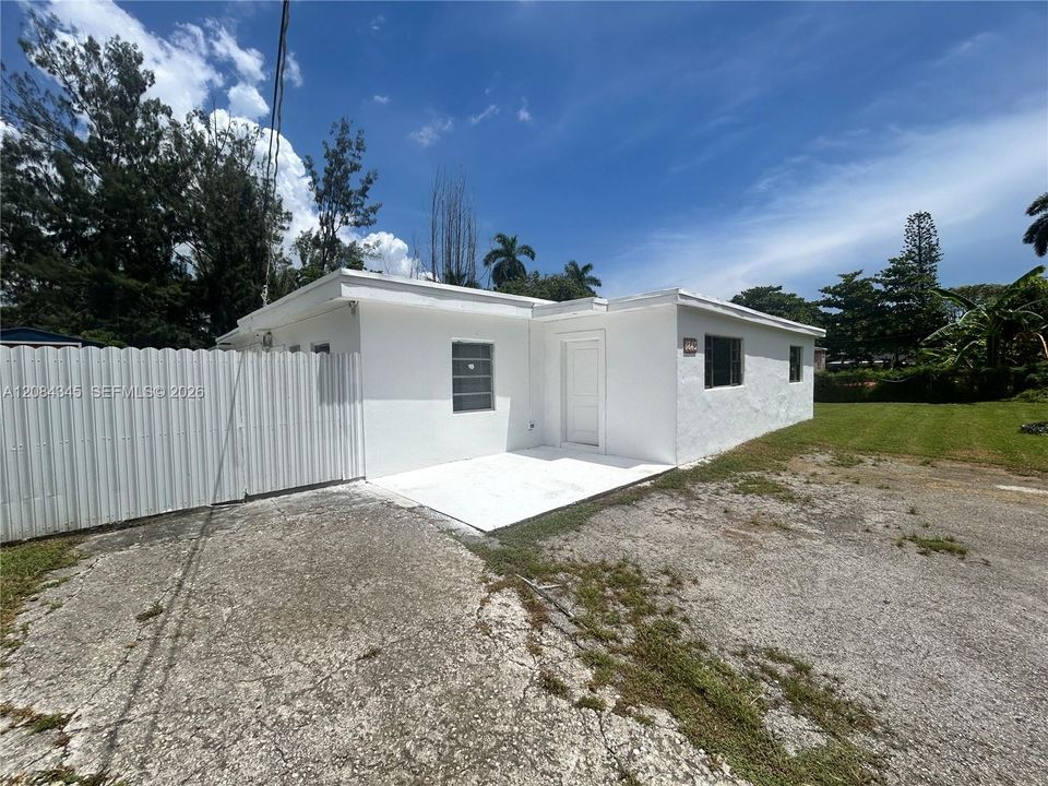 En Venta: $575,000 (4 camas, 2 baños, 1434 Pies cuadrados)