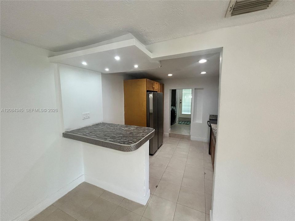 En Venta: $575,000 (4 camas, 2 baños, 1434 Pies cuadrados)