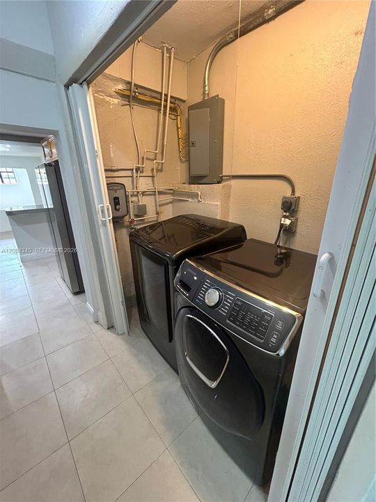 En Venta: $575,000 (4 camas, 2 baños, 1434 Pies cuadrados)