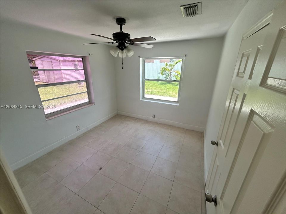 En Venta: $575,000 (4 camas, 2 baños, 1434 Pies cuadrados)
