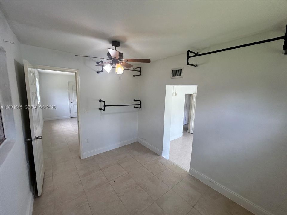 En Venta: $575,000 (4 camas, 2 baños, 1434 Pies cuadrados)