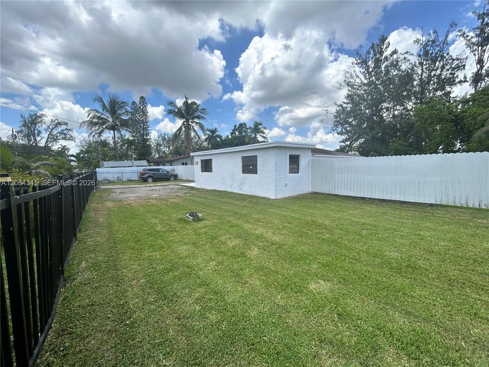 En Venta: $575,000 (4 camas, 2 baños, 1434 Pies cuadrados)