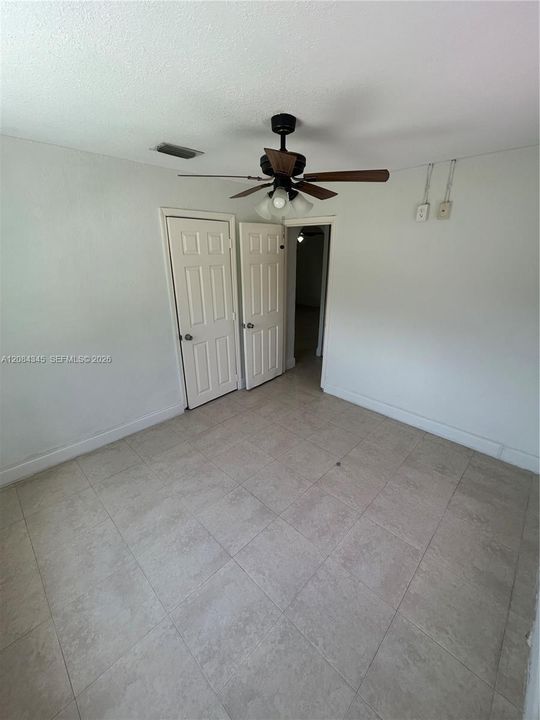 En Venta: $575,000 (4 camas, 2 baños, 1434 Pies cuadrados)